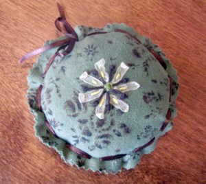 "Eartha" Round Sachet